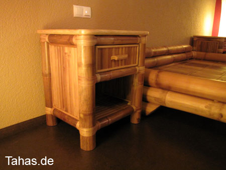 Einrichtungsbeispiel: Bambus Nachttisch MACHTAN M mit unserem Bambusbett JAPON mit niedrigem Bambuslattenrost Produktfoto