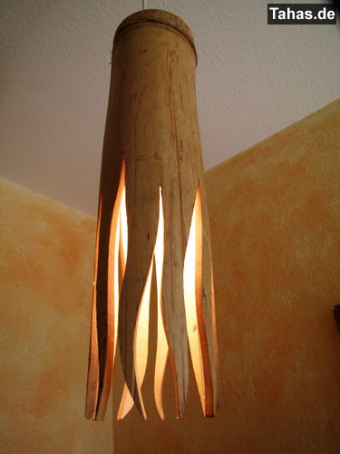 Die Bambuslampe aus Bambusrohr von unten Produktfoto