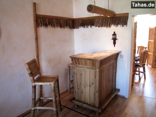 Kundenfotos und Einrichtungsideen: Bilder zeigen Palmenblattschindeln & Bambusrohr „TUMUY-KAWAYAN“ zur Wanddekoration, Barstuhl und Minibar, Bambusrohr Produktfoto